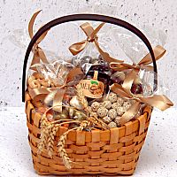 Подарочная корзина с орехами и медом
